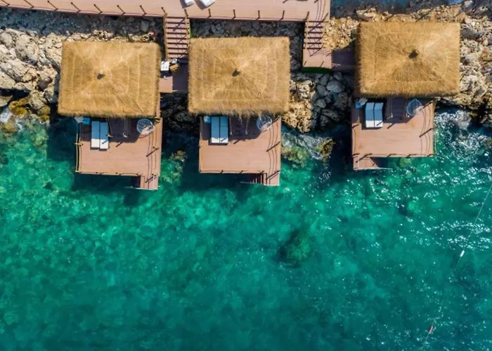 Lures Hotel